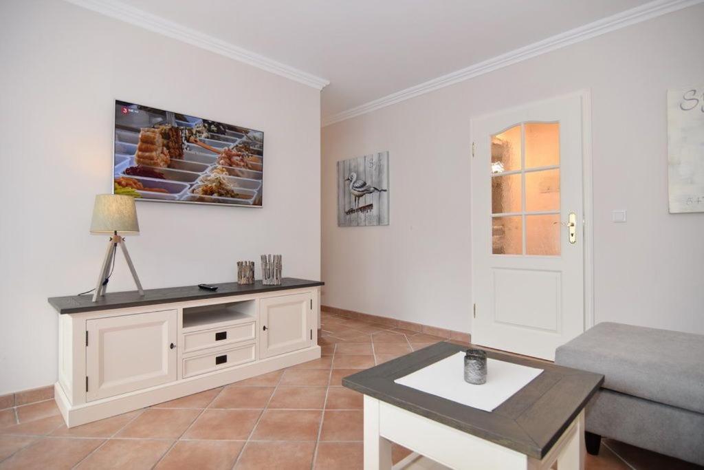 Apartment Klaus-groth-strasse 2, Whg 4 *